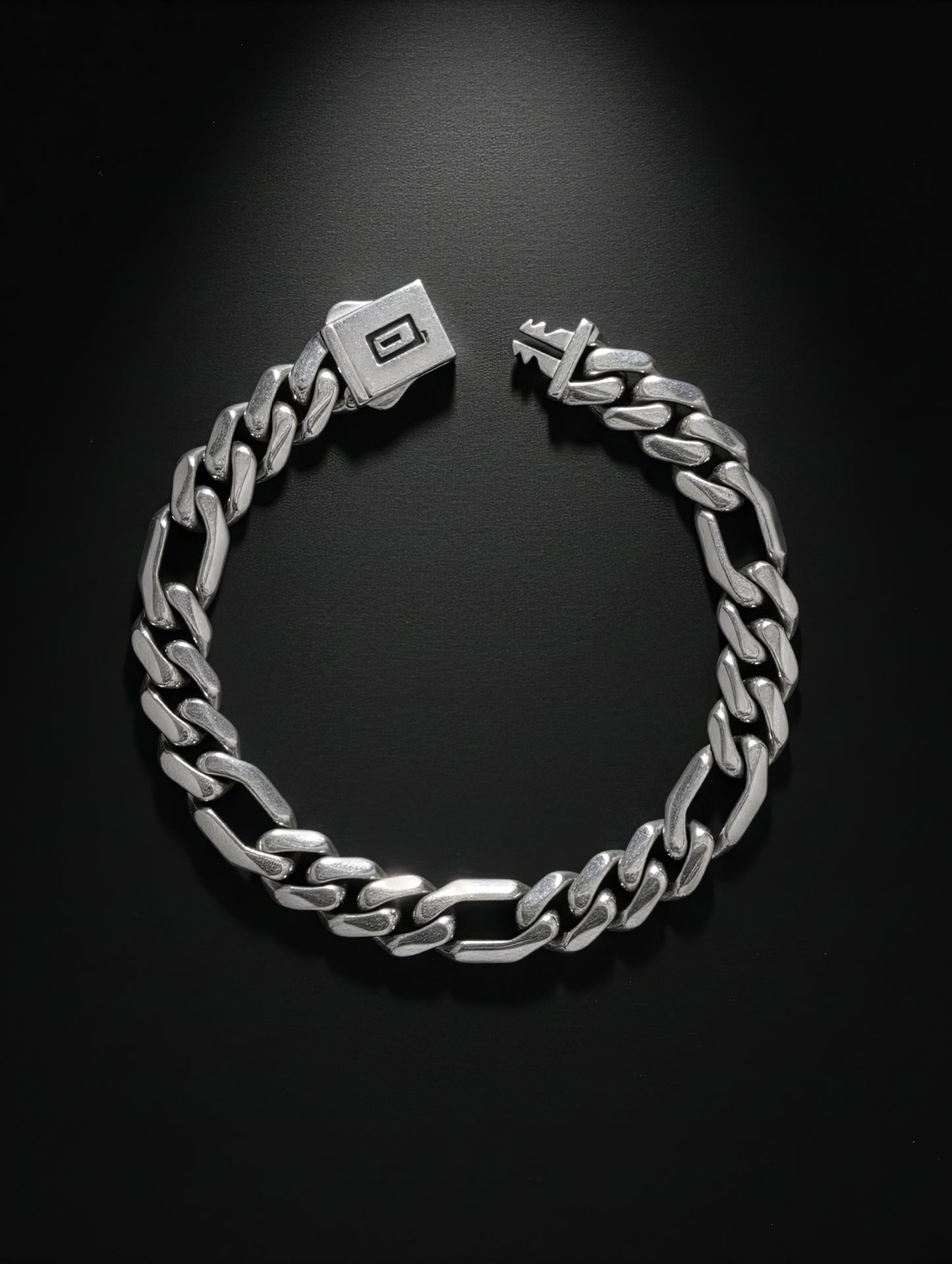 Bravik Chainmark Bracelet